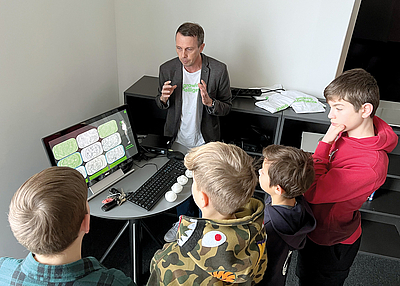 Markus Manz erklärt das Projekt „KI hilft bei Kinderwunsch“  © Software Competence Center Hagenberg GmbH