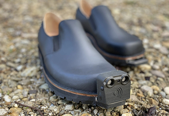 Ultraschallbasierter InnoMake Schuh von Tec-Innovation zur intelligenten Hinderniserkennung © Tec-Innovation GmbH