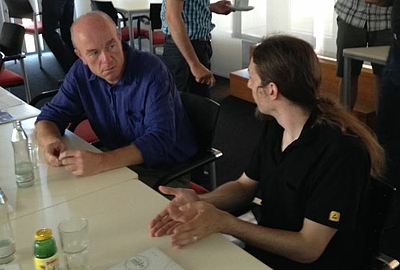 Teilnehmer der ERFA diskutieren über Open Source Lizenzierung.